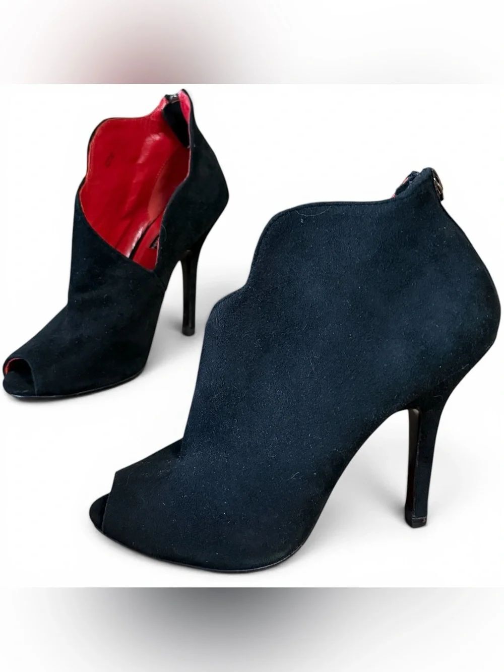 Charles Jourdan Audrey Peep-toe Suede Booties Red Lining back zipper Black 8.5